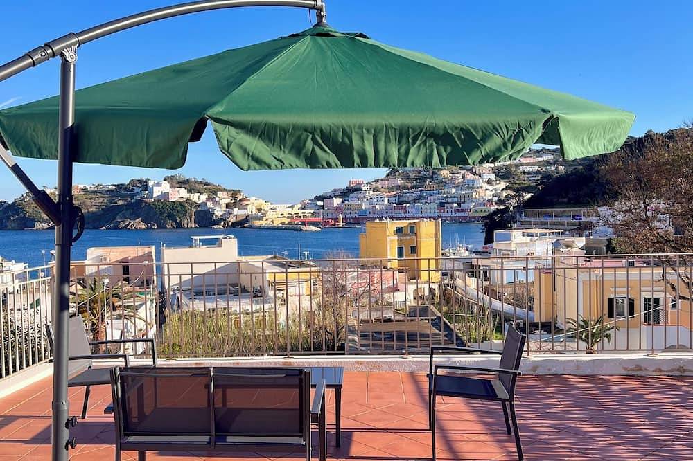 Appartamento intero, Sea Breeze Apartment 2 Bagni 2 Camere Terrazza Privata Vista Mare Aria Condizion in Ponza, Lazio