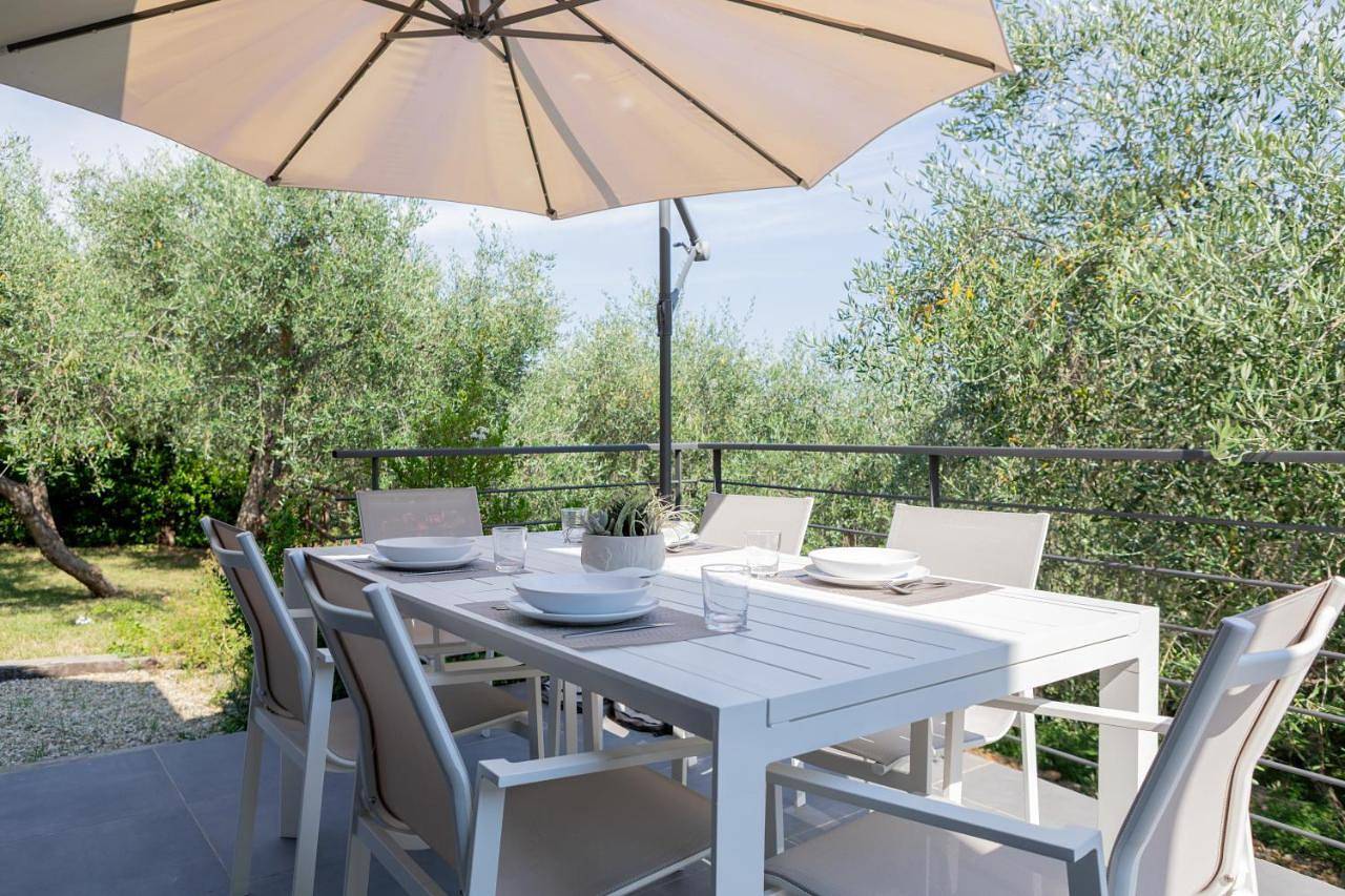 Taggiasca- Suite nel verde con terrazza e Jacuzzi privata in Taggia (City), Taggia