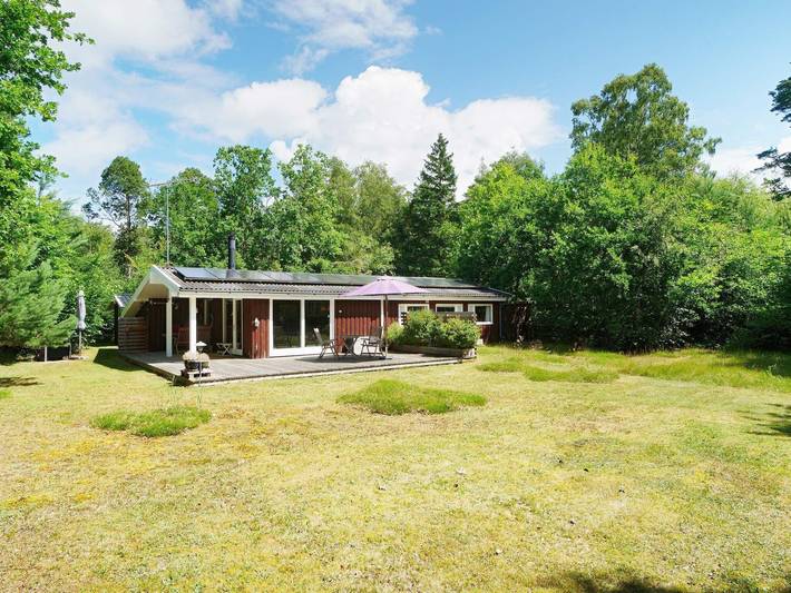 Ferieudlejning for 5 personer, med terrasse og pool i Halsnæs