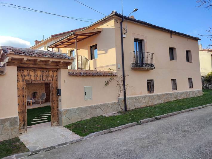 Casa rural para 12 personas, con jardín, Se admiten mascotas en Prádena