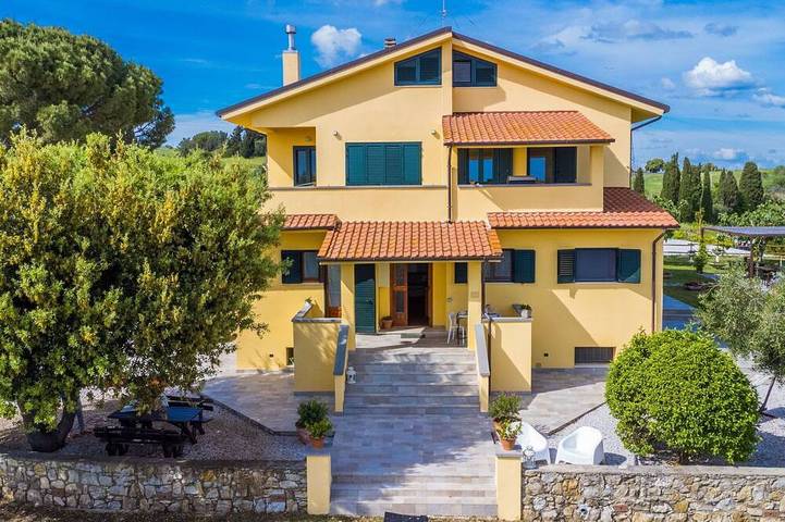 Ganze Wohnung, Angenehme Wohnung für 4 Gäste mit  W-Lan, TV, Terrasse, Haustiere erlaubt und Panoramablick in Rosignano Marittimo, Etruskische Küste