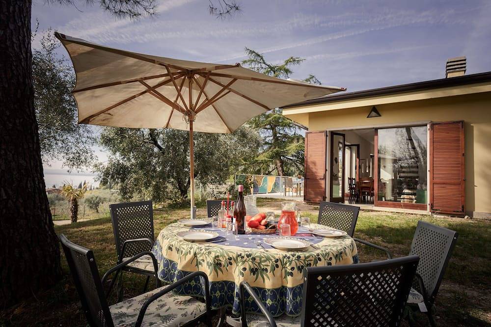 Ganze Wohnung, Wohnung in Villa mit Panoramablick auf den Gardasee in Bardolino, Gardasee-Berge