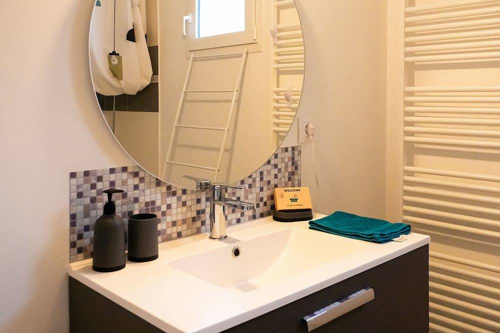 Ploubalay Getaway: Modern floor-level House in Ploubalay, Dinan region