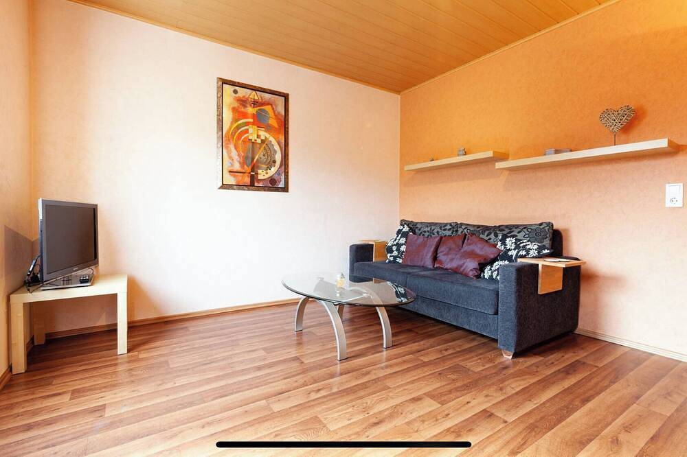 Ganze Wohnung, Ferienwohnung Am Steinernen Haus in Lohrheim, Lahn-Taunus