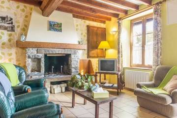 Gîte pour 7 personnes, avec jardin à Montchamp
