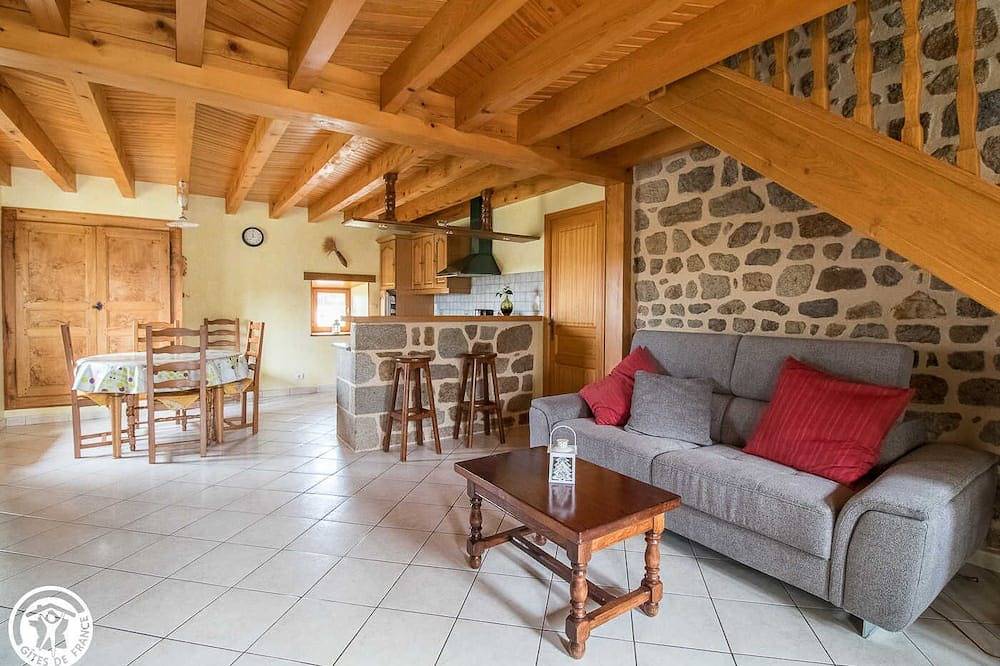 Gîte ''les Villes'' - Ceilloux in Ceilloux, Parc Naturel Régional Livradois-Forez