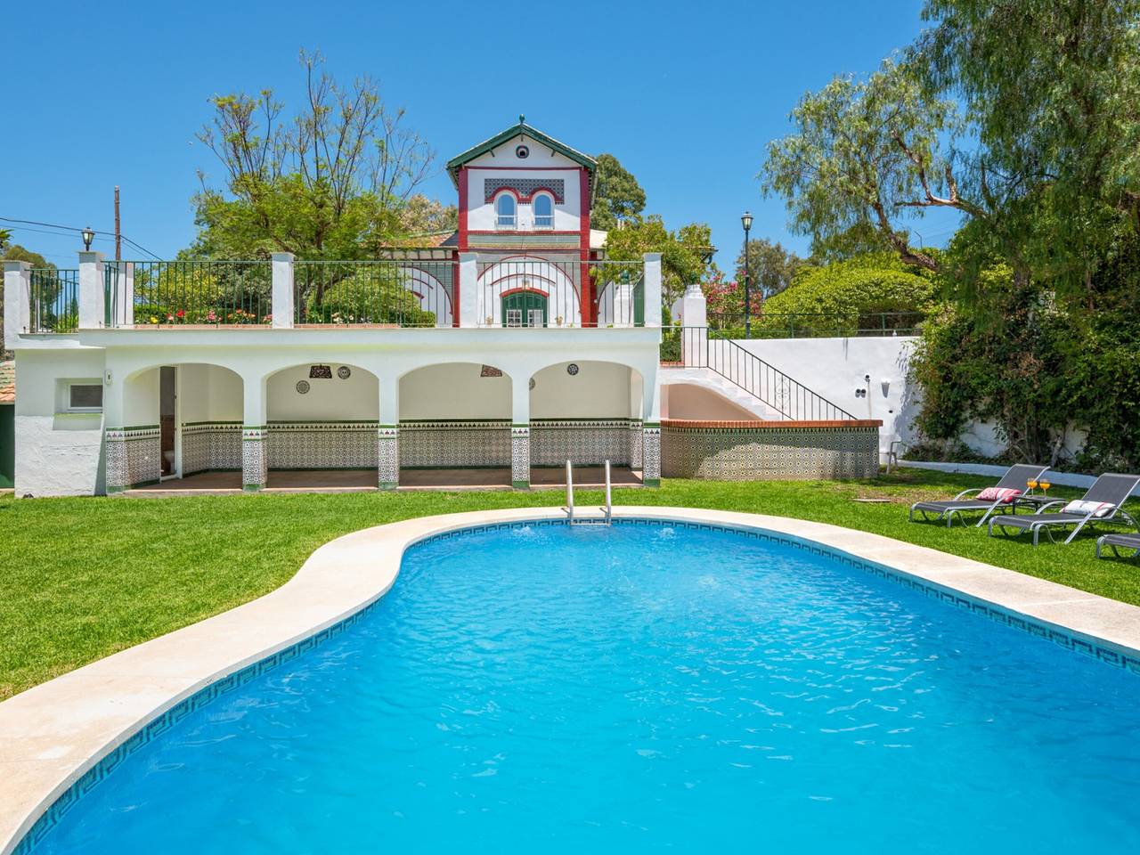 Luxury Villa in Málaga - 5 Bedrooms, Pool, Garden, Bbq & Free Parking in Málaga (Este), Malaga