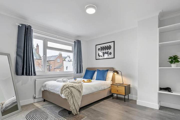 Maison de ville centrale 5 lits (9 couchages) avec parking in Leamington Spa, Warwickshire