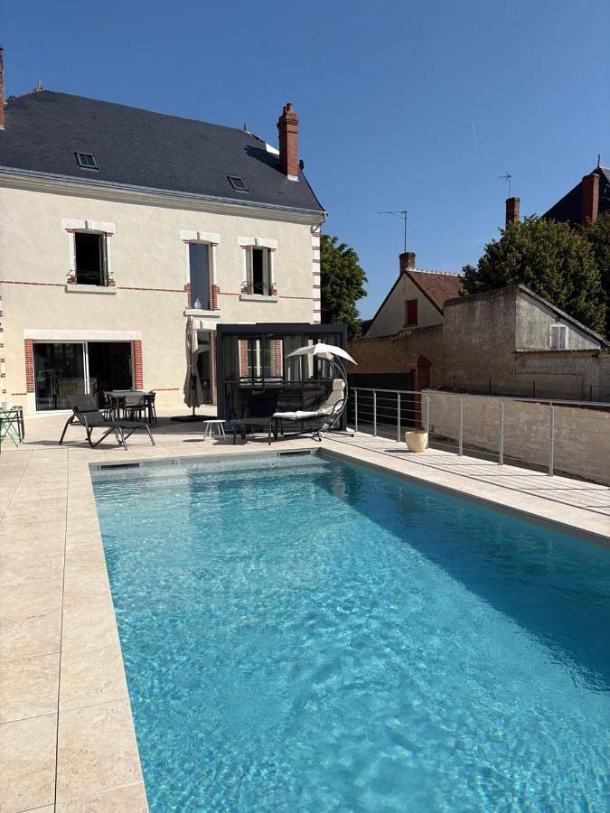 Location de vacances pour 2 personnes, avec Terrasse ainsi que Jacuzzi et Piscine à Meusnes - 2