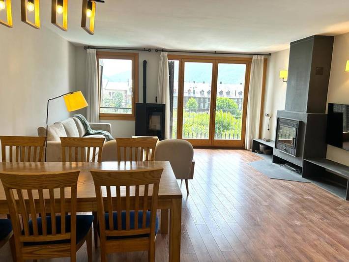 Apartamento de vacaciones para 5 personas, con balcón y vistas, Se admiten mascotas en Pallars Sobirà
