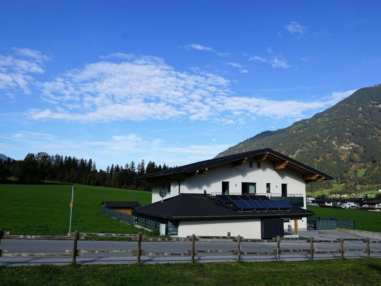 Ganze Wohnung, Spacious Apartment in Kaltenbach near Ski Area in Tuxer Alpen, Kaltenbach