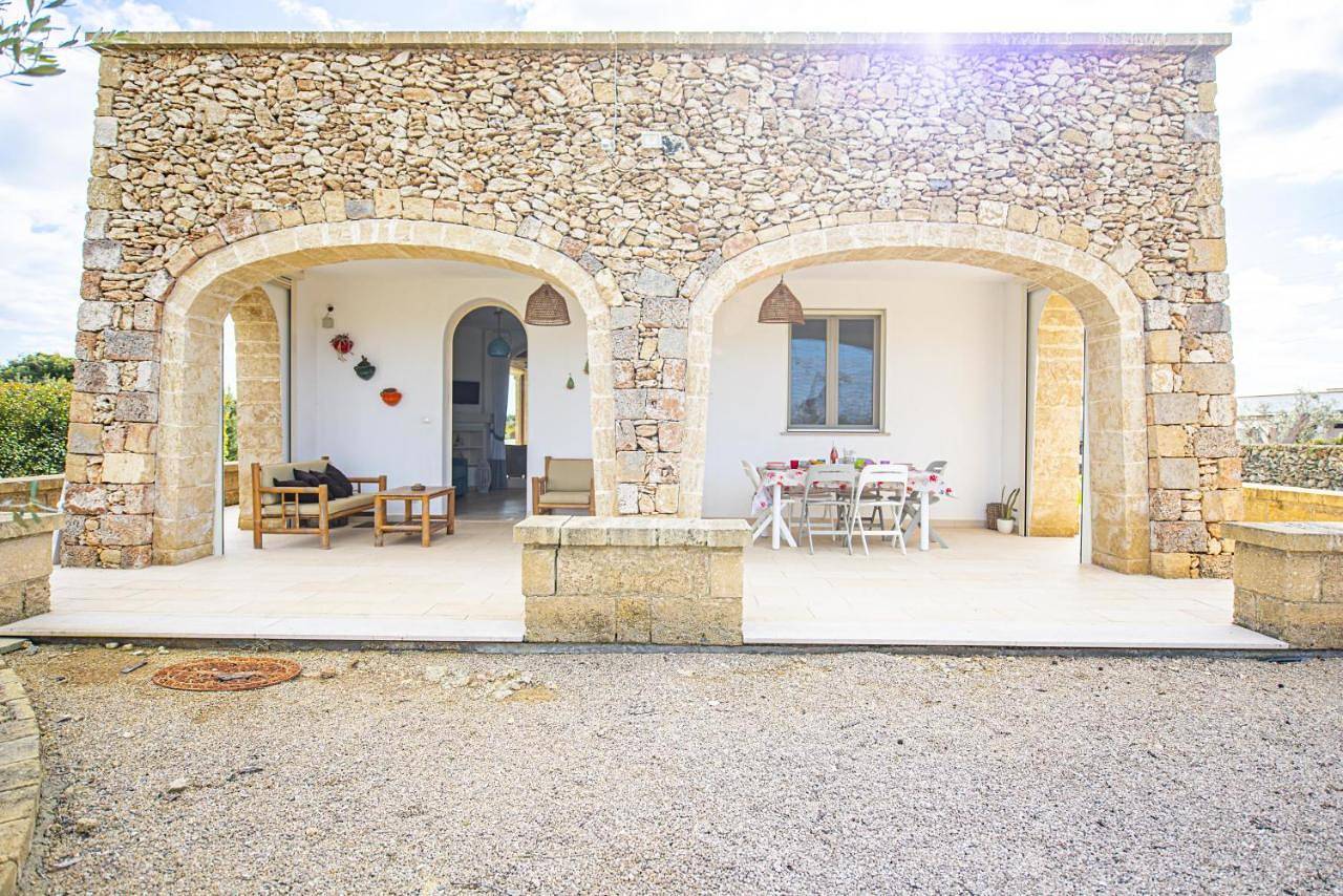 Villa Elisabetta con idromassaggio e area piscina in Alezio, Golfo di Taranto