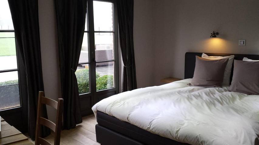 Location de vacances pour 2 personnes, avec vue ainsi que piscine et jardin à Rochefort (Wallonie) - 3