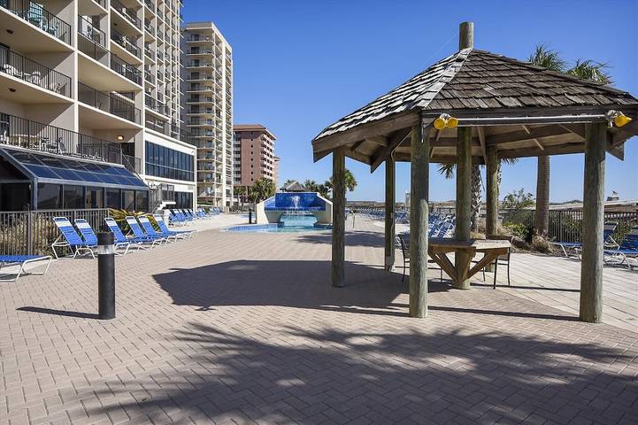 Vacation rental for 4 people, with pool and sauna as well as balcony and hot tub by Orange Beach