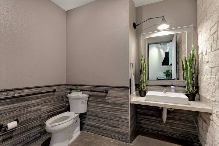 Vacation house for 80 people, with balcony and yard in Austin (TX)