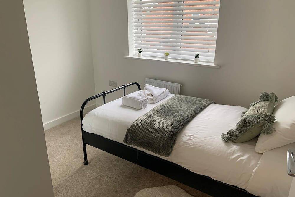 Brand New 3 Bedroom Detached House in Westhoughton, Bolton (desambiguación)