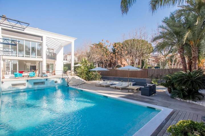 Casa rural para 12 personas, con vistas además de piscina y jardín en El Masnou - 3