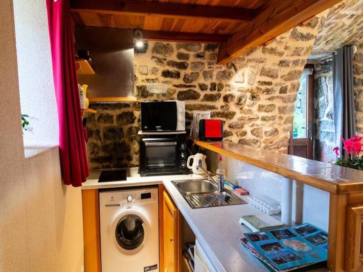 Gîte pour 3 personnes, avec piscine et jardin, adapté aux familles à Les Bondons - 3