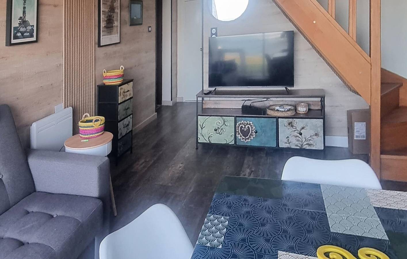 Entire holiday apartment, Seaside Apartment with Wi-Fi, Washer, and Parking in Saint-Guénolé, Penmarc'h