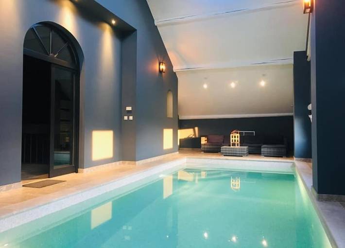Gîte pour 9 personnes, avec Jacuzzi et Terrasse ainsi que Jardin et Piscine dans Tailles