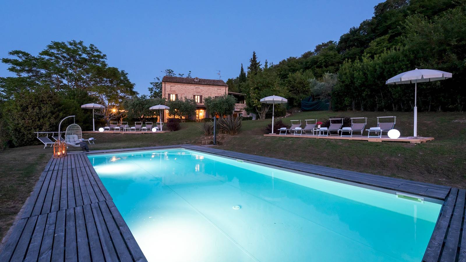 Casa Vacanza per 12 Persone in Montefiore dell'Aso, Costa Adriatica Marche