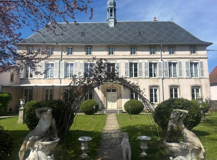 Cottage pour 2 personnes, avec jardin et sauna ainsi que vue et piscine à Jeuxey