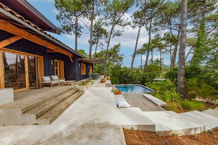 Villa for 10 people, with garden, with pets in South-west France