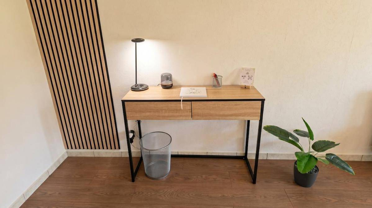 Appartement entier, One-Bedroom Apartment in Petit-Couronne, Région de Rouen