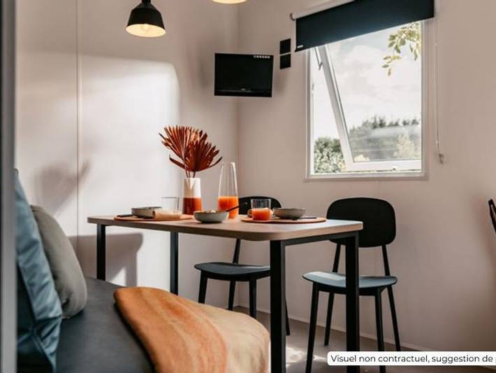 Flower Camping Les Iles - Mobile home 2 persons - Homeflower Premium – - 1 bedroom - Semi-covered terrace - TV - Dishwasher - Air conditioning - Bed linen included in Passy, Pays du Mont-Blanc