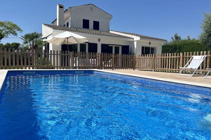 Villa voor 10 personen, met tuin en terras in Calafat