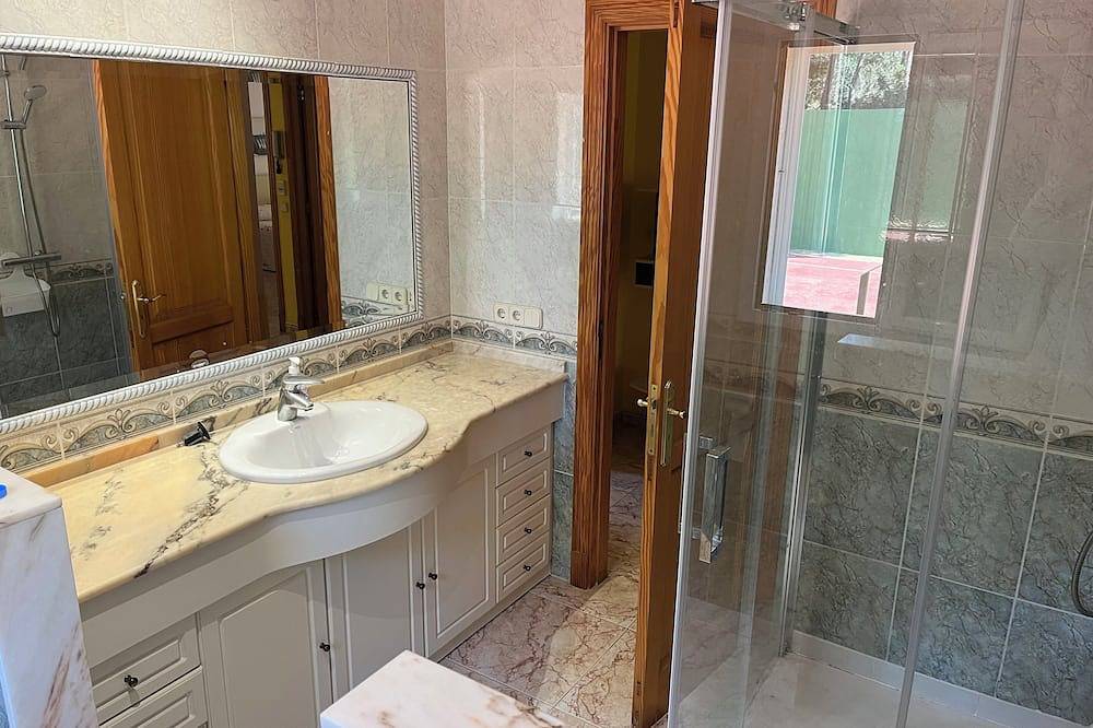 Palmanova Villa Near The Beach With Private Tennis Court in Palmanova, Calvià