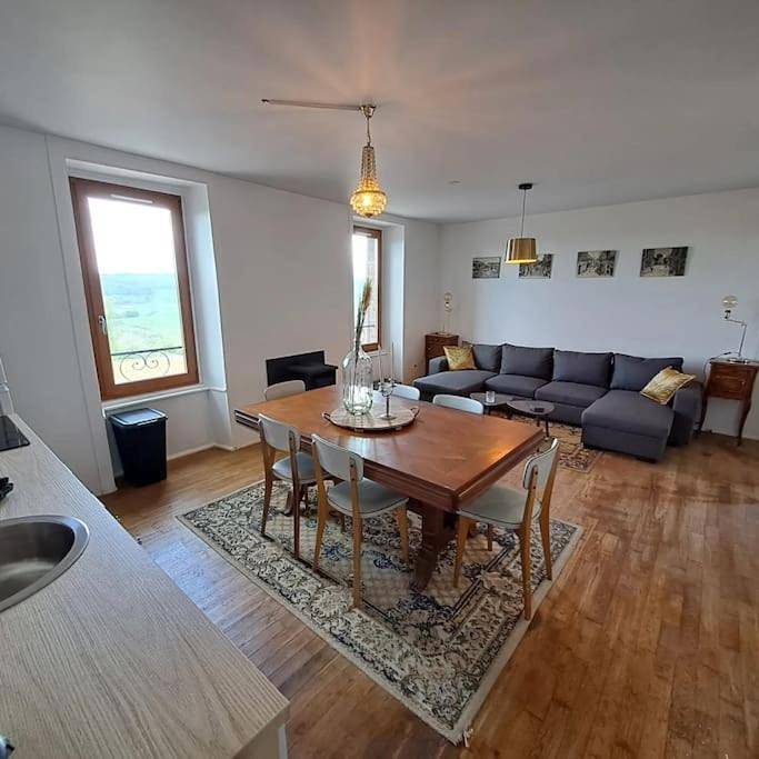 Location de vacances pour 4 personnes, avec terrasse ainsi que vue et piscine dans Saint-Cernin - 2