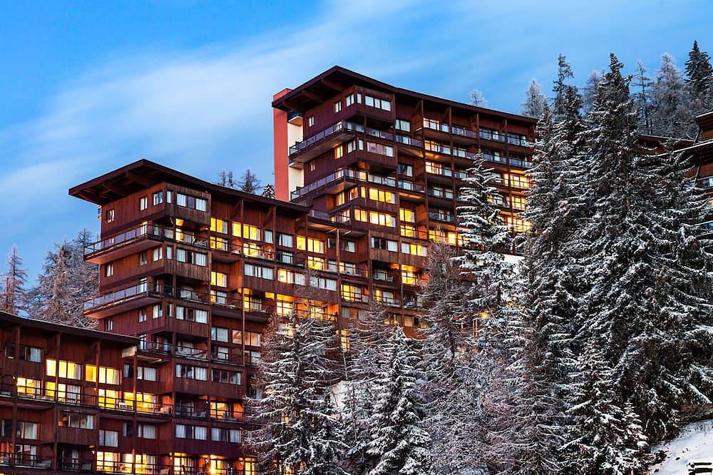 Entire apartment, Lovely apartment for 8 people with pool, Wifi, Tv, terrace, pets allowed and parking in Arc 1600, Bourg-Saint-Maurice