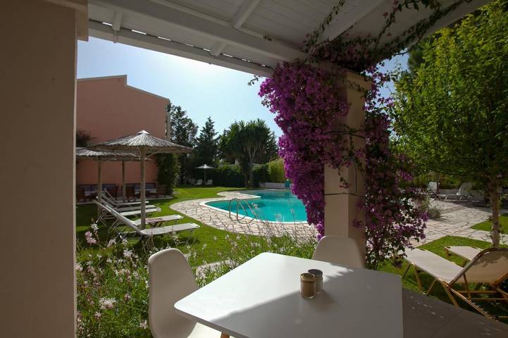 Hôtel pour 2 personnes, avec Balcon et Terrasse ainsi que Jardin et Piscine