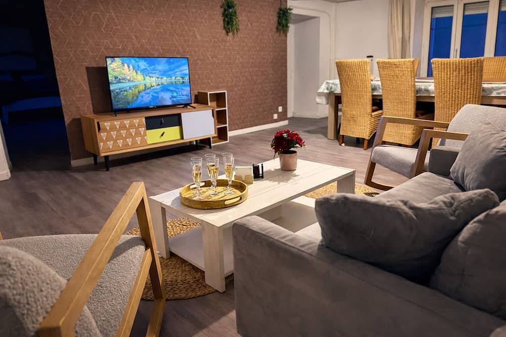 Appartement entier, Spacieux T4 + billard ambiance chic & conviviale in Lunéville, Région de Lunéville