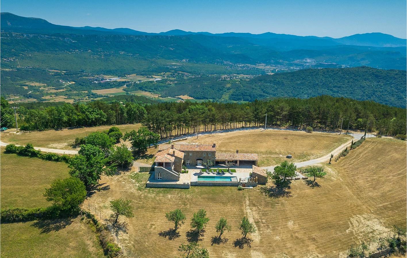 Geräumige 2-Zimmer-Wohnung mit Pool und Garage – WLAN inklusive! in Buzet, Zentralistrien