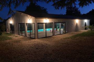 Cottage pour 45 personnes, avec jacuzzi ainsi que sauna et jardin, animaux acceptés à Sepmes