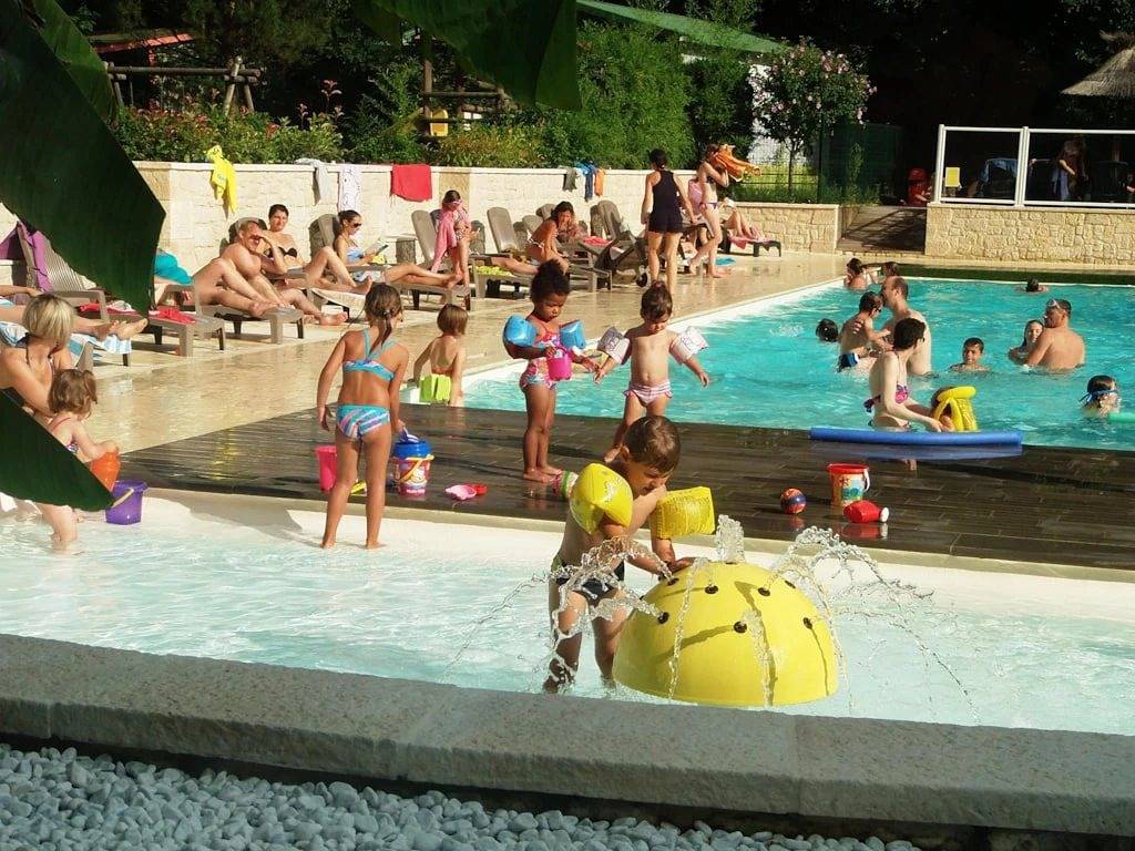 Zecamping 3 étoiles piscine animaux acceptés locatif Bbq clim 30m2 in Saint-Jean-du-Gard, Cevenas