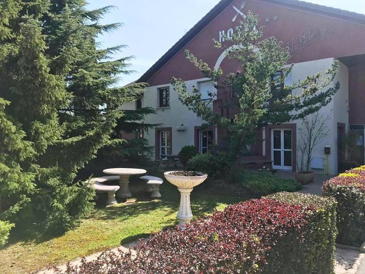 Hôtel pour 2 personnes, avec Terrasse ainsi que Jardin et Vue à Belleray