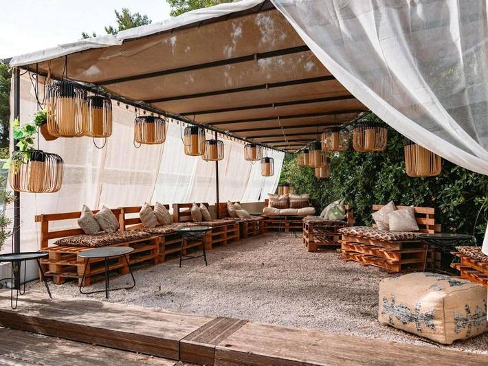 Hôtel pour 2 personnes, avec terrasse et vue ainsi que piscine et vue sur le lac à Vitrolles - 4