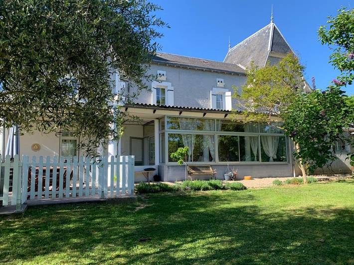 Chambre d’hôte pour 2 personnes, avec Terrasse et Jardin ainsi que Piscine et Vue