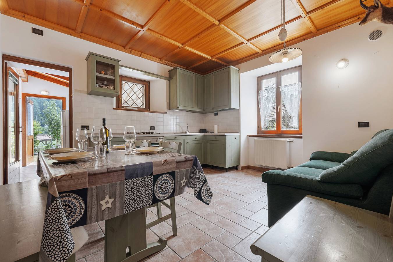 Ganze Wohnung, Ferienwohnung 'Ca' Mocc' mit Bergblick, privater Terrasse und eigenem Garten in Darè, Porte di Rendena