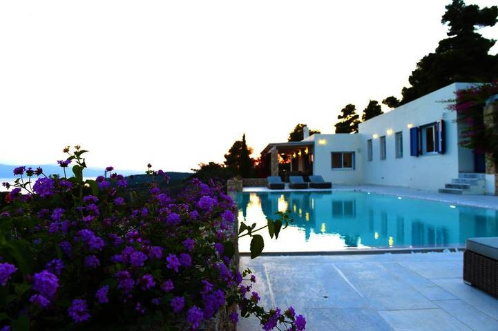 Location de vacances pour 12 personnes, avec piscine ainsi que jardin et vue à Porto Heli - 3