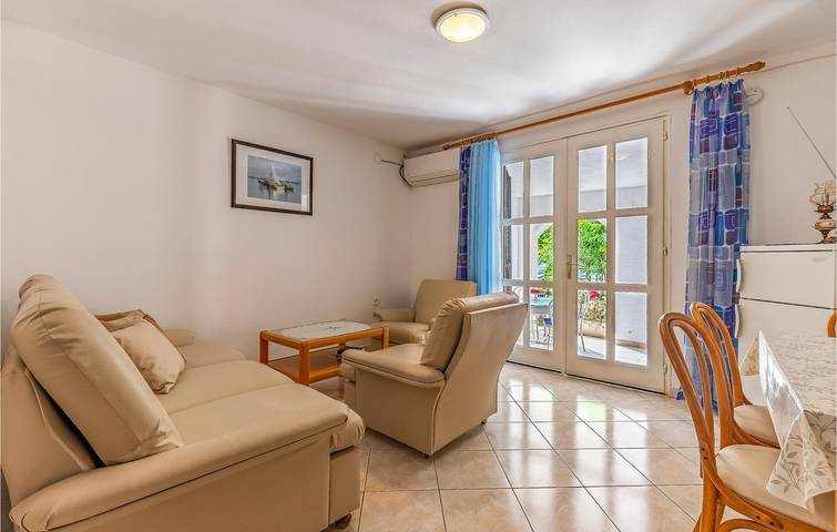 Ganze Ferienwohnung, Gemütlich, 2 km zum Strand: Modernes Apartment mit Terrasse und Annehmlichkeiten in Marčana, Südküste Istrien