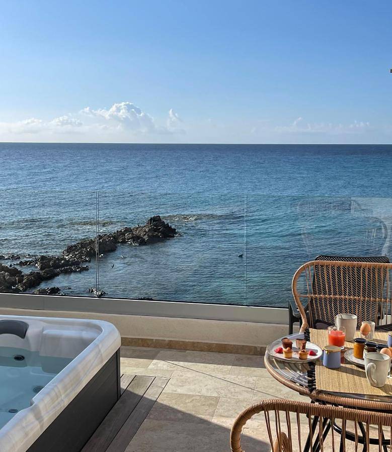 Appartement entier, Cala luna spa vue mer , clim, à 50m de la plage , literie luxe , entièrement équipé in Arrondissement de Sartène