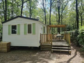 Location de vacances pour 5 personnes, avec terrasse et piscine à La Boissière-de-Montaigu