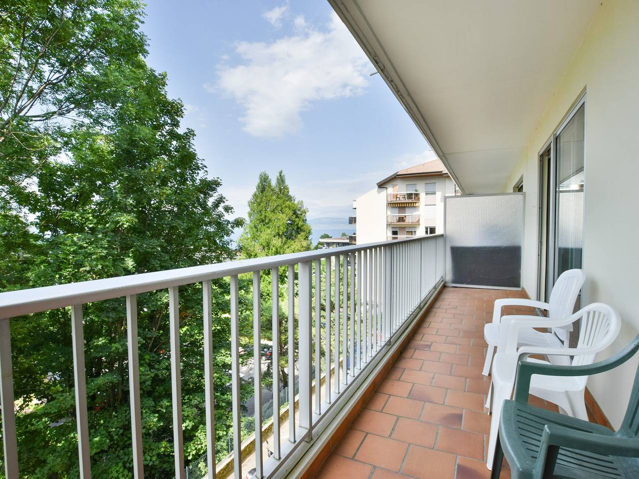 Apartamento entero, Amplio apartamento reformado con balcón y garaje, cerca del centro in Évian-les-Bains, Thonon-les-Bains region