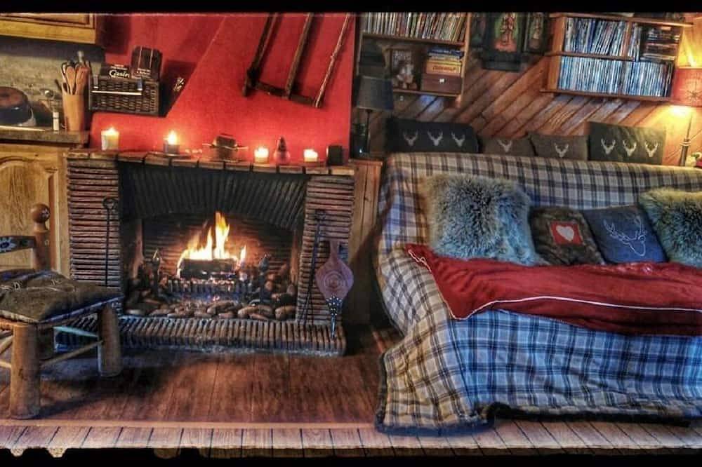 Authentic detached chalet on the Place d'Auron in Auron, Saint-Étienne-de-Tinée