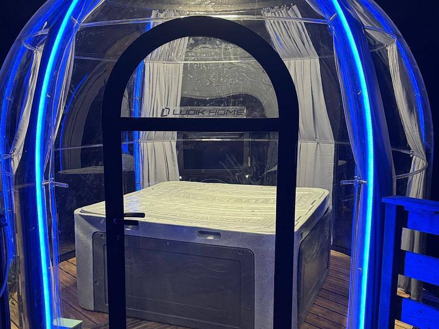 Flower Camping de la Trye - Bungalow 2 personas - 15-Bungalow Grand Marais 32m2 (2bed - 2/6pers.) + Jaccuzzi + Camas hechas + toalla + kit de bebidas - precio para 2 personas in Bresles, Río Oise