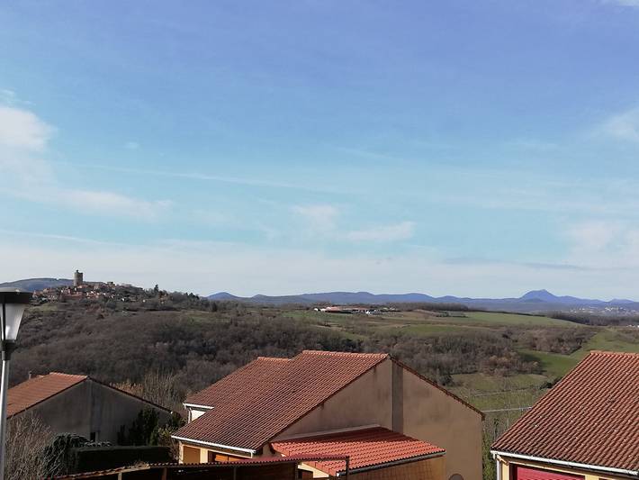 Gîte pour 4 personnes, avec jardin et terrasse à Parent